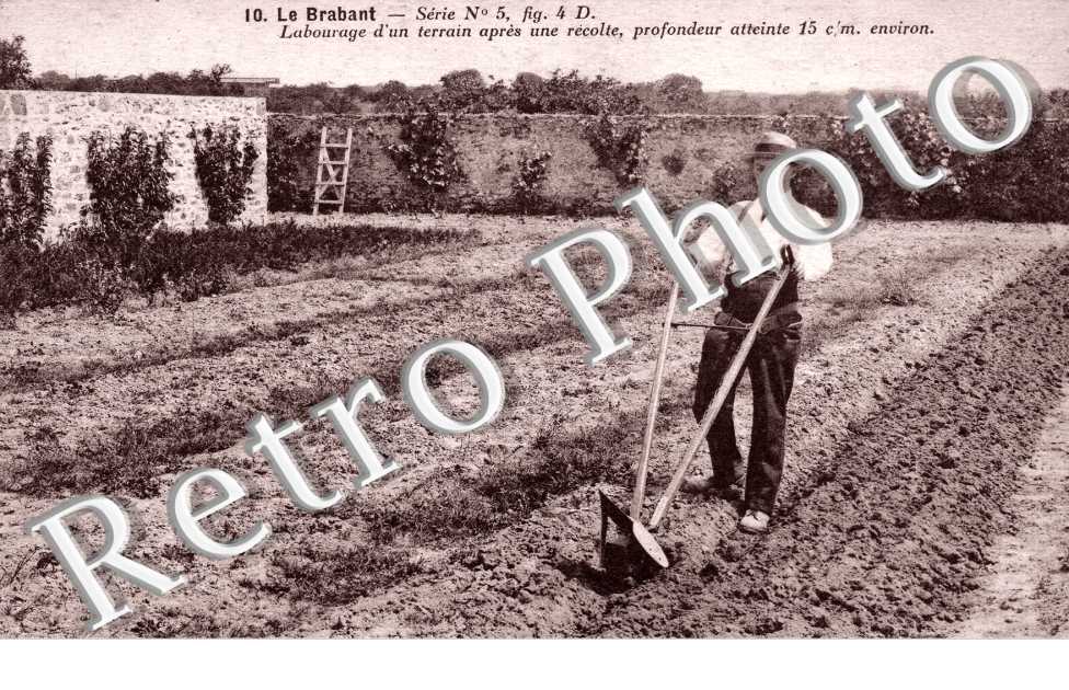 le BRABANT Labourage d&#039;un terrain apres une recolte
