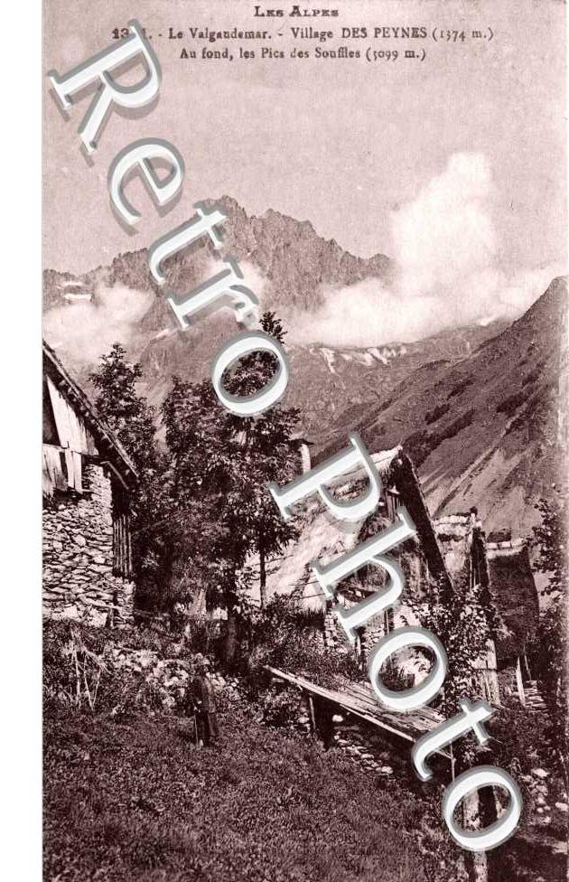 Village des Peynes - au fond les pics des Souffles