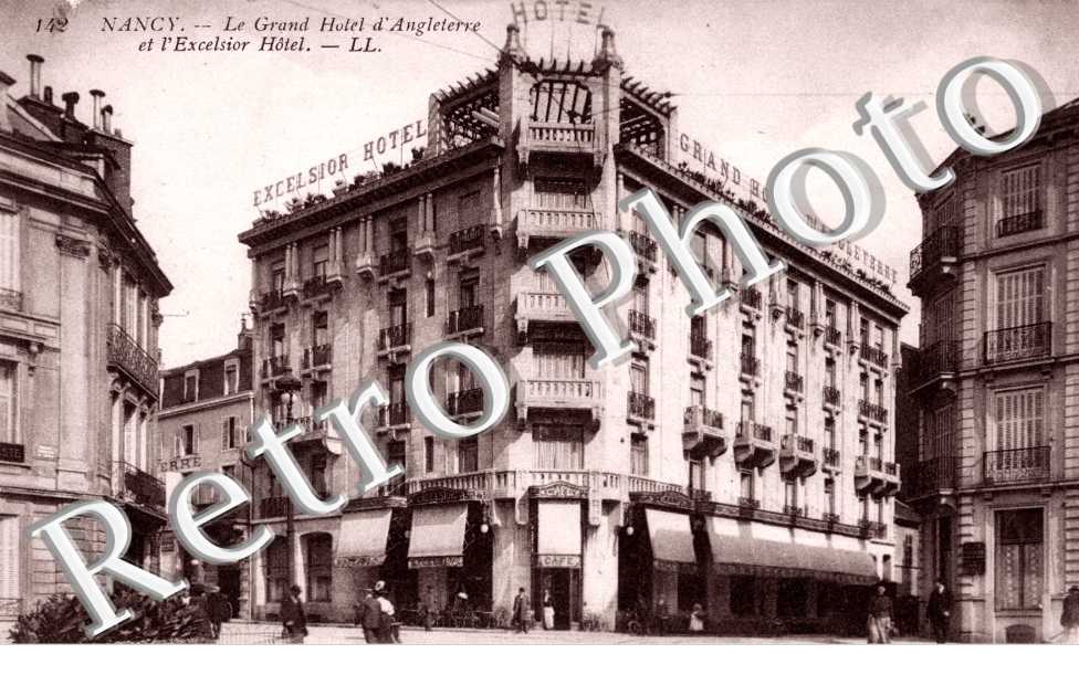 l'Excelsior Hotel (rue Henri Poincaré)