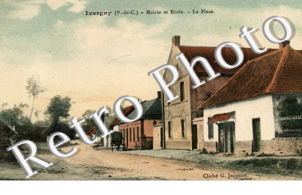 Mairie et ecole La place