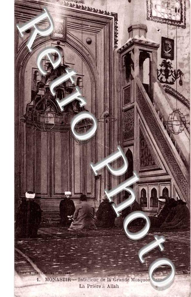 Interieur de la Grande Mosquee Turque, la Priere a Allah Monastir
