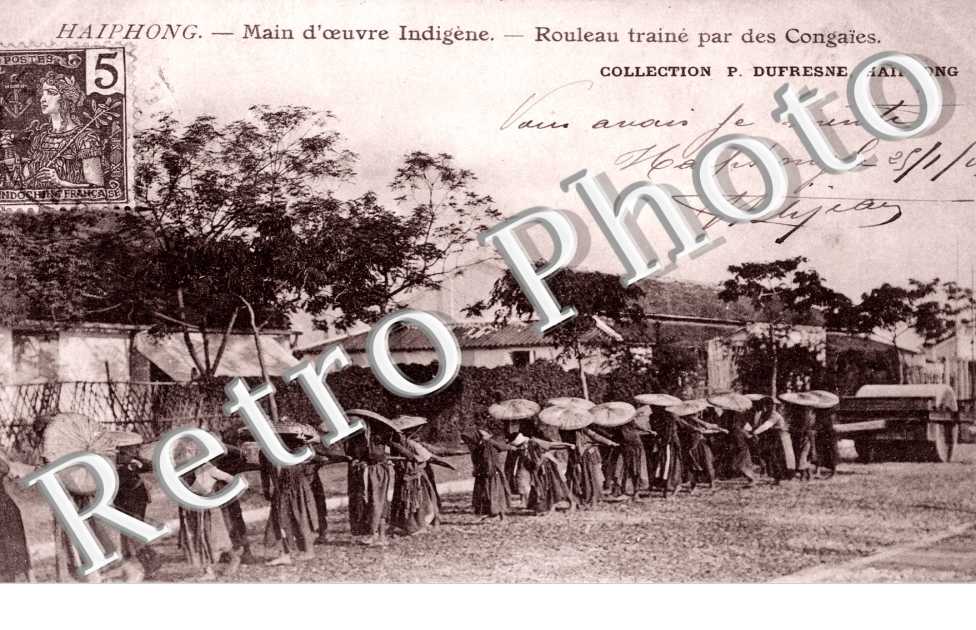 Main d'Oeuvre indigene, Rouleau traine par des Congaies