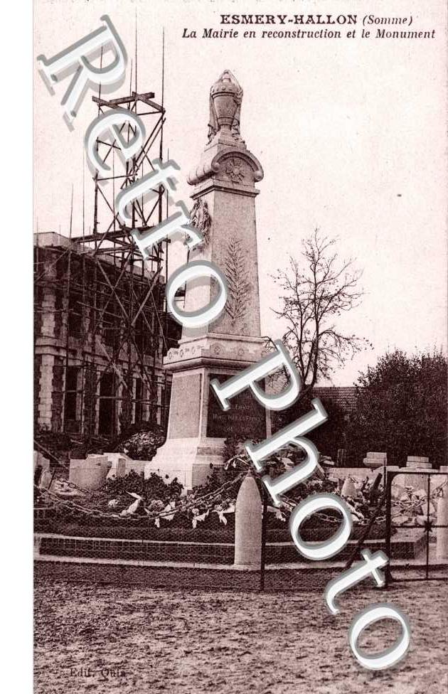 La Mairie en Construction et le Monument