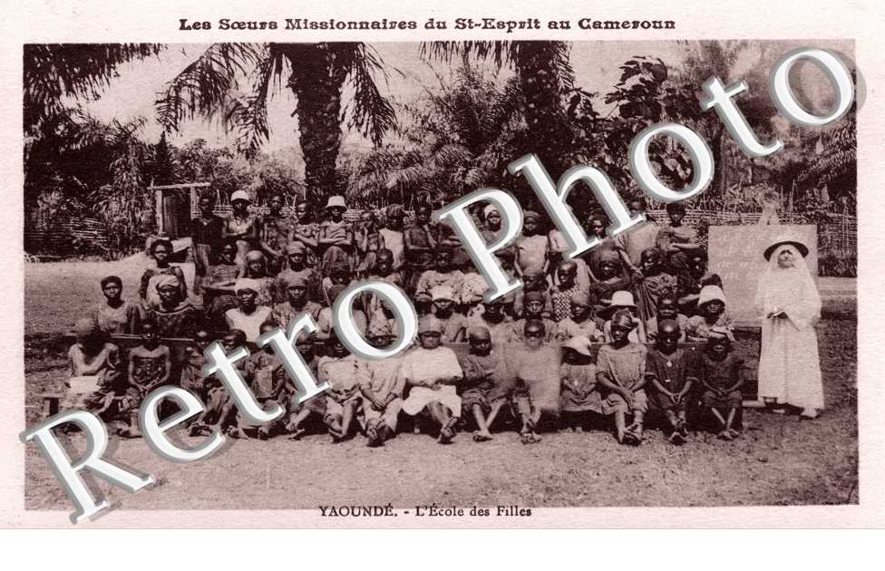 La Trésorerie et le monument aux Morts