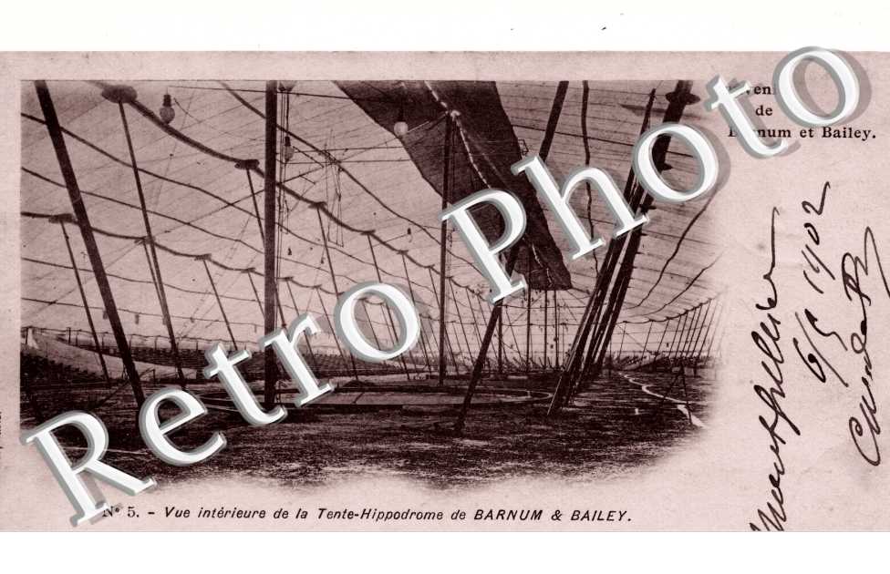 vue interieure de la tente hippodrome de la tente de Barnum  et bailey