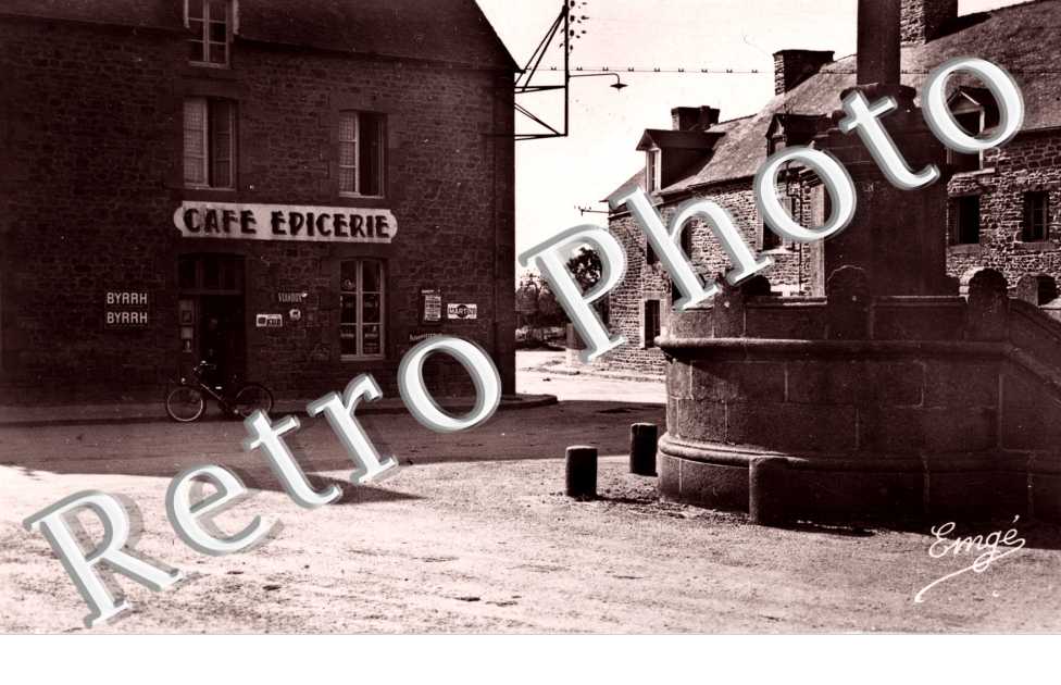 Un coin du bourg  / annees 60 /