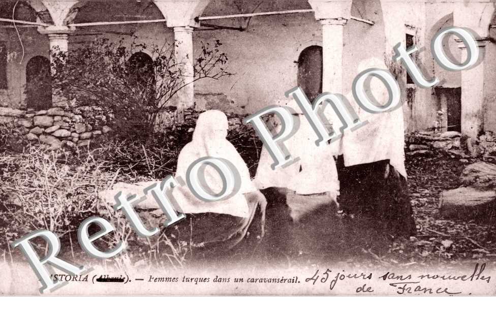 Femmes turques dans un caravanserail