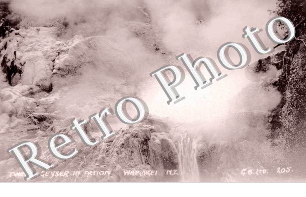 Twins Geyser in Action