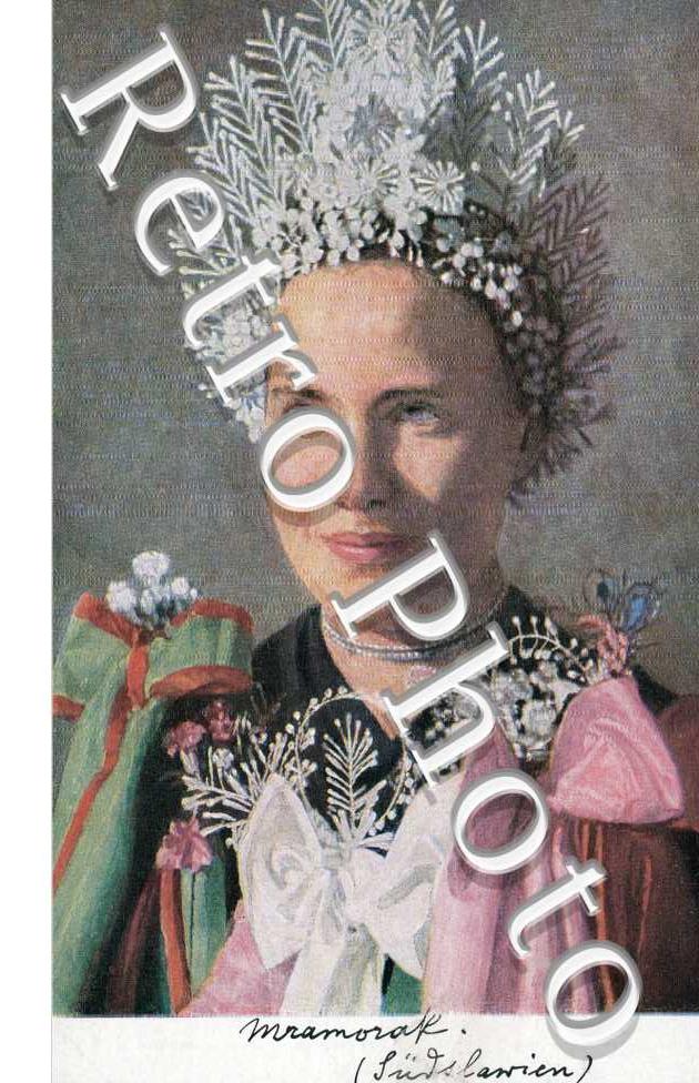 (une jeune femme en costume)