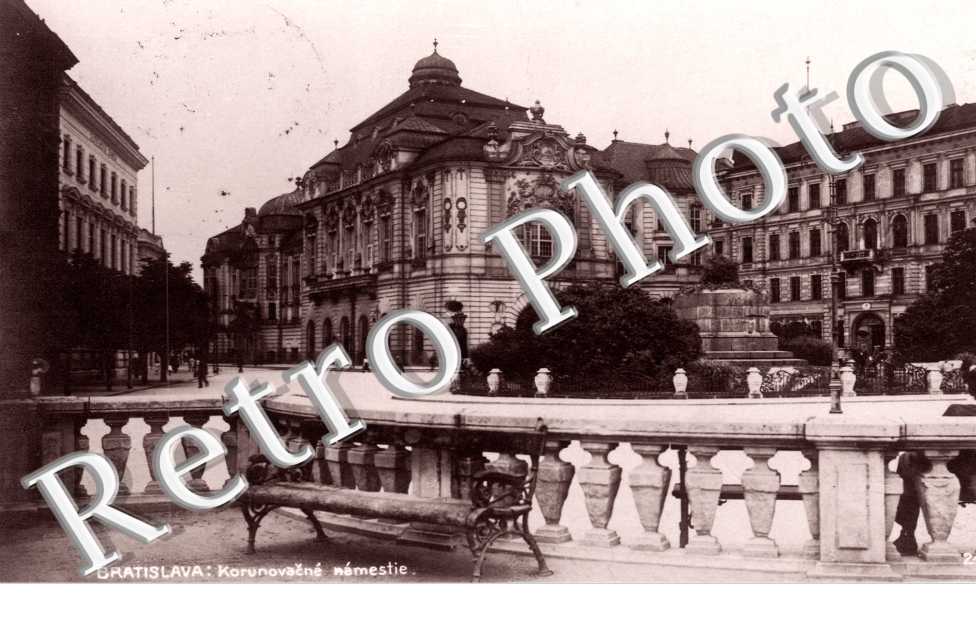 Korunovacne namestie