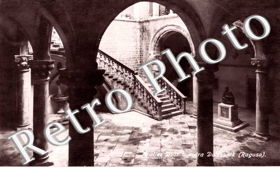 Kraljev Dvor u nutra