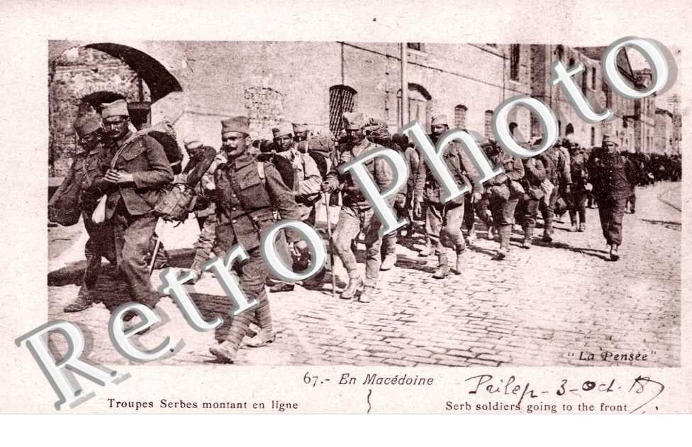 Troupes Serbes montant en ligne