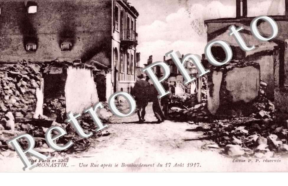 Monastir, une Rue apres le Bombardement du 17 Aout 1917
