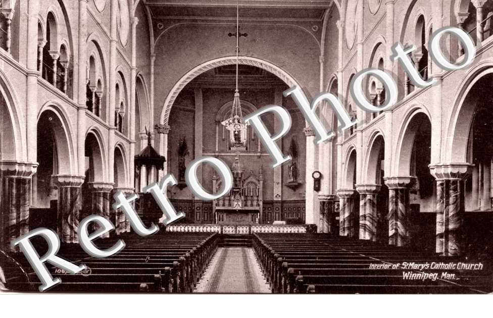St Mary&#039;s Catholic Churcu - Interior