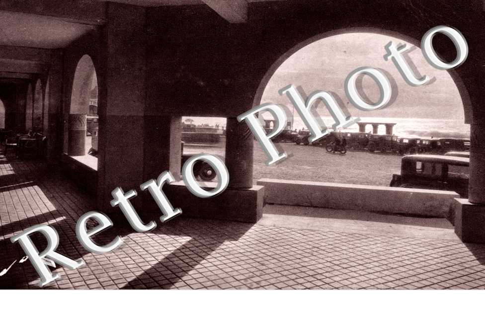 Sous les arceaux pres de la Jetee