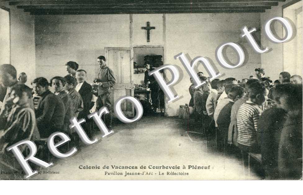 Colonie de vacances de Courbevoie a Pleneuf Pavillon Jeanne d'Arc Le refectoire