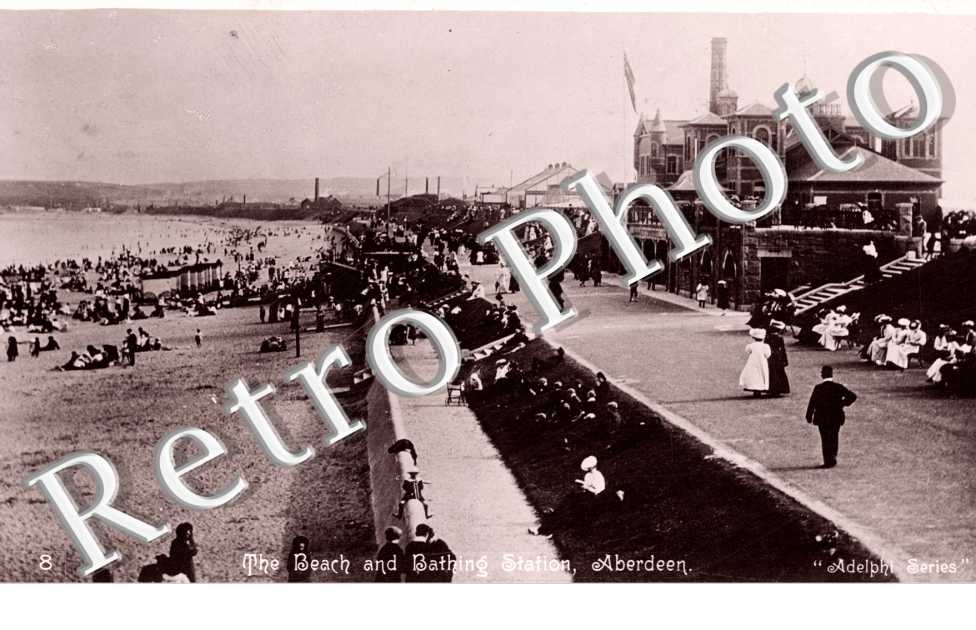 The Beach en Bathing Station