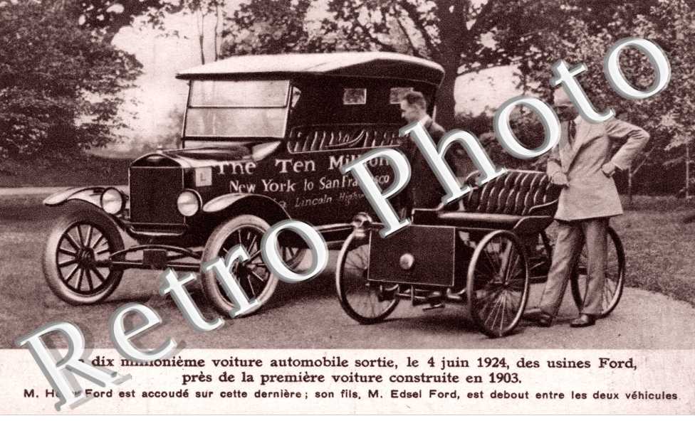 la dix millionieme voiture sortie le 4 juin 1924 des usines Ford pres de la premiere voiture construite en 1903