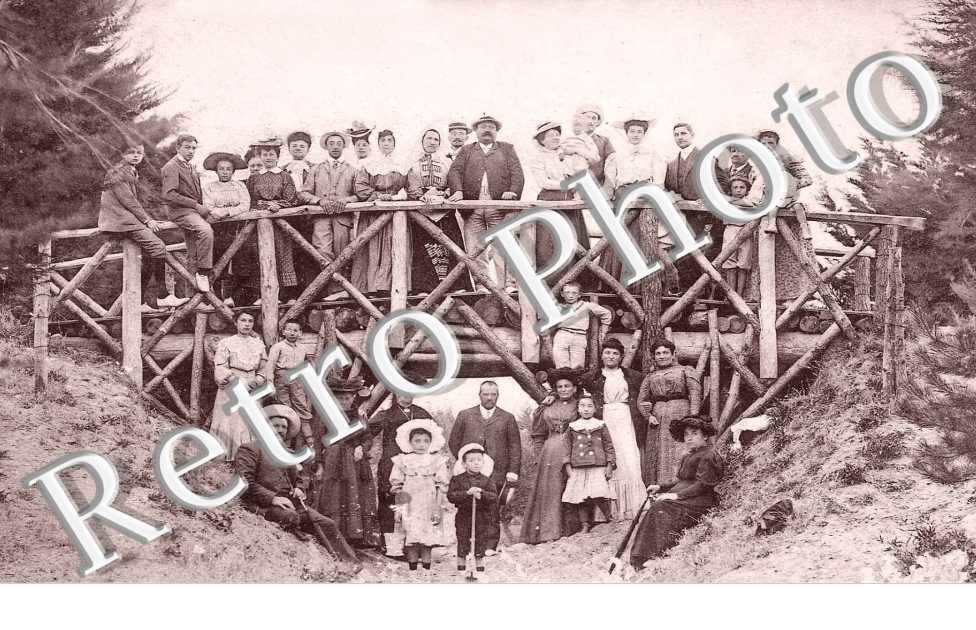 Groupe sur un pont