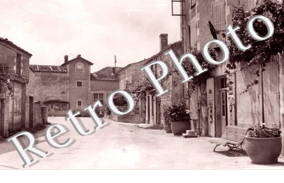 la rue principale et la mairie  - fin des  annees 50