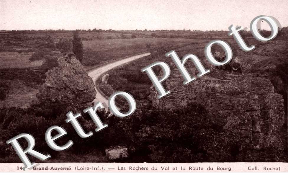 Les rochers du val et la route de Bourg