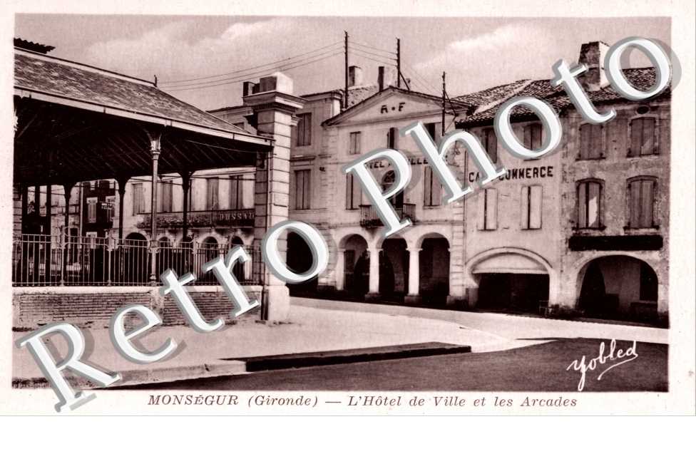 l&#039;hotel de ville et les arcades