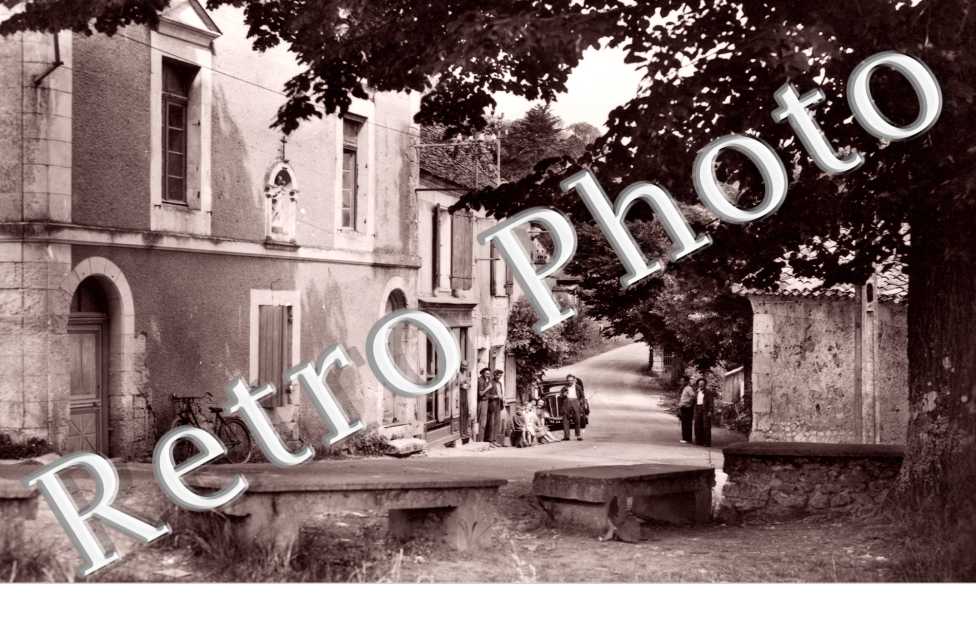 Une Rue animee -annees 50