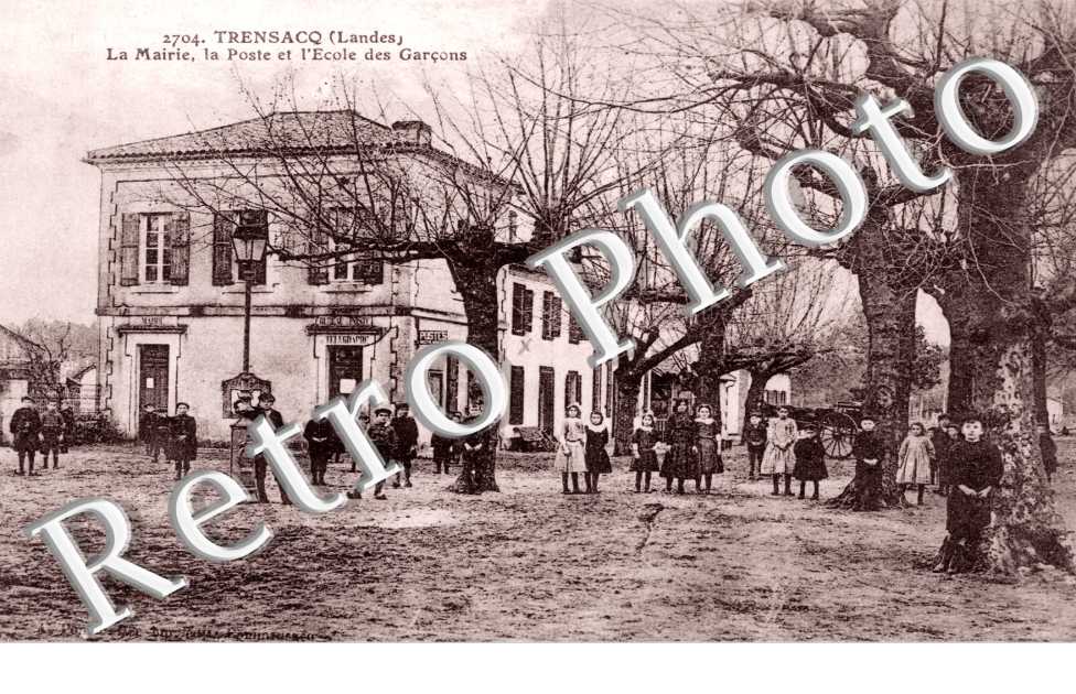 La Mairie, la Poste et l&#039;Ecole des Garçons