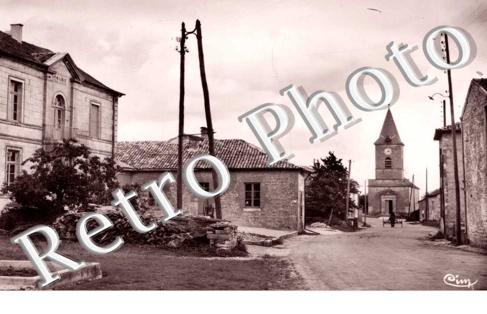 Grande rue, Mairie et Eglise -annees 50