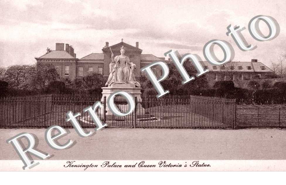 Kensington Palace and Queen Victoria&#039;s Statue
