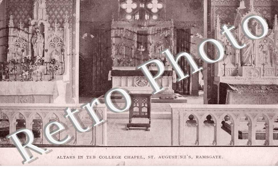 Altars in the college chappel