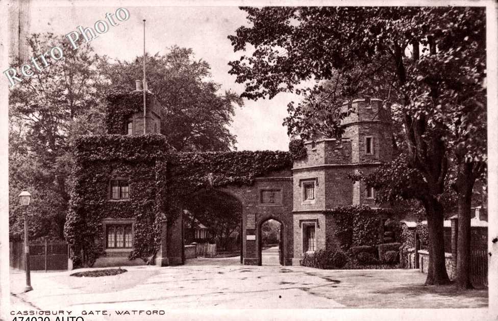 cassiobury Gate