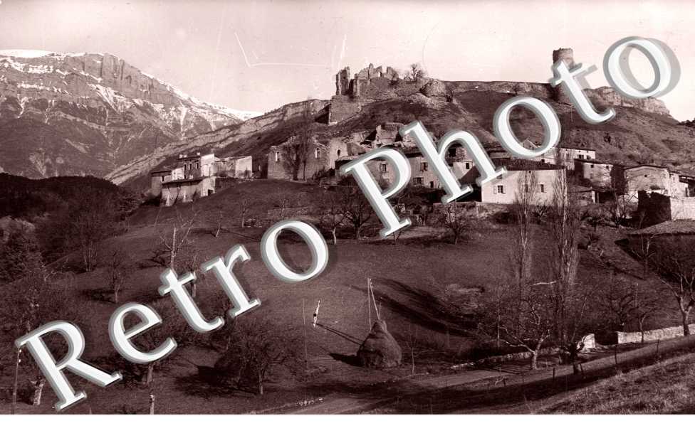vue generale  et les ruines feodales