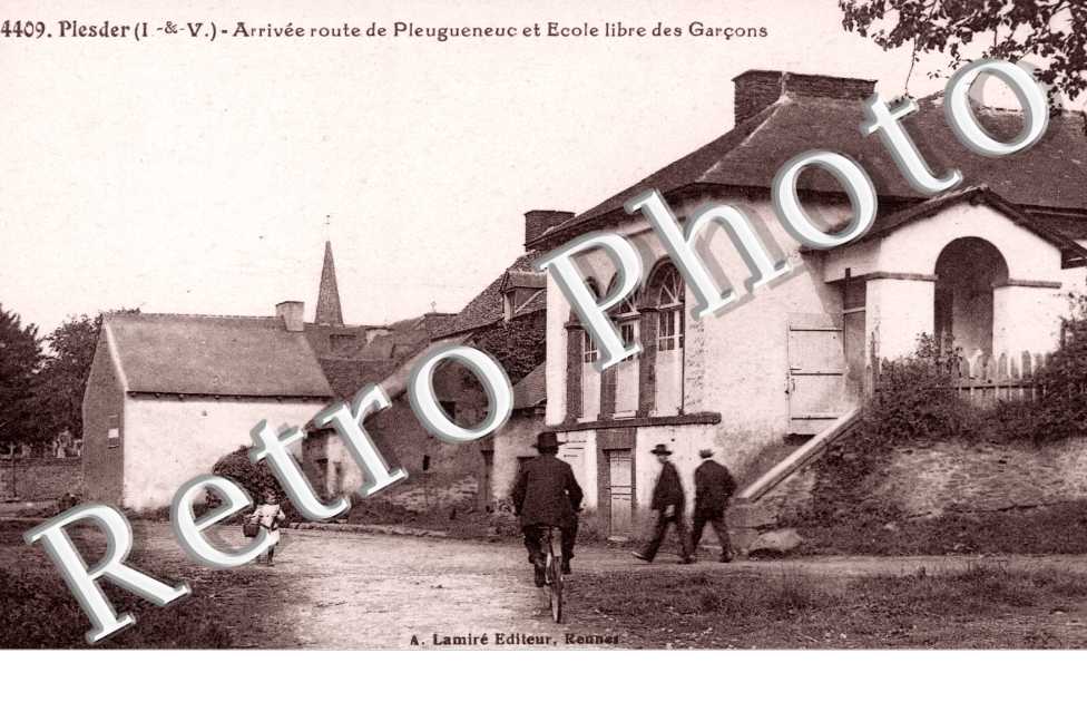 arrivee route de Pleugueneuc et ecole libre des garcons