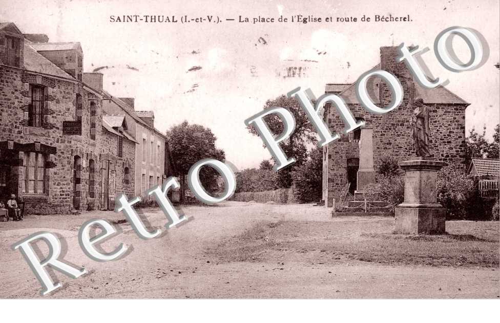 la Place de l&#039;eglise et route de Becherel