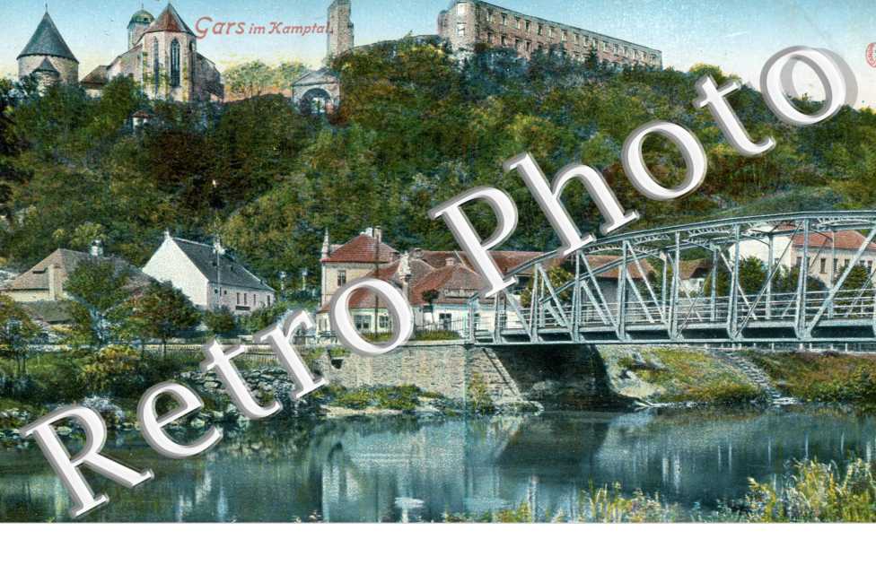Vue Exterieure, l'Eglise et un Pont