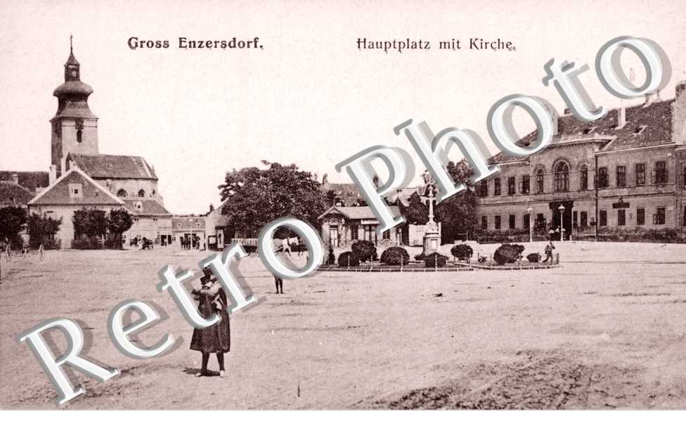 Hauptplatz mit kirche