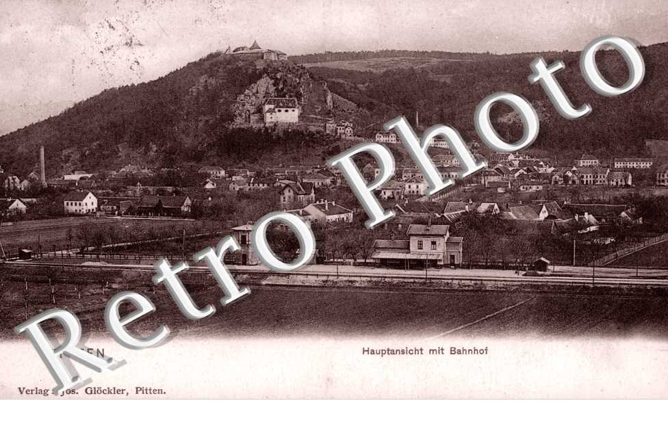 Hauptansicht mit Bahnhof