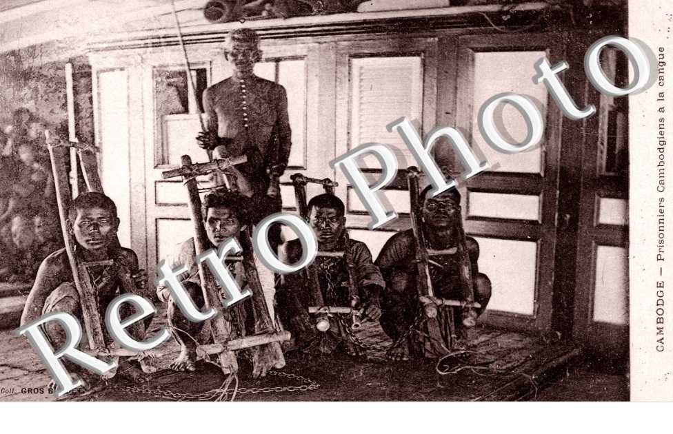 Prisonniers Cambodgiens a la Cangue