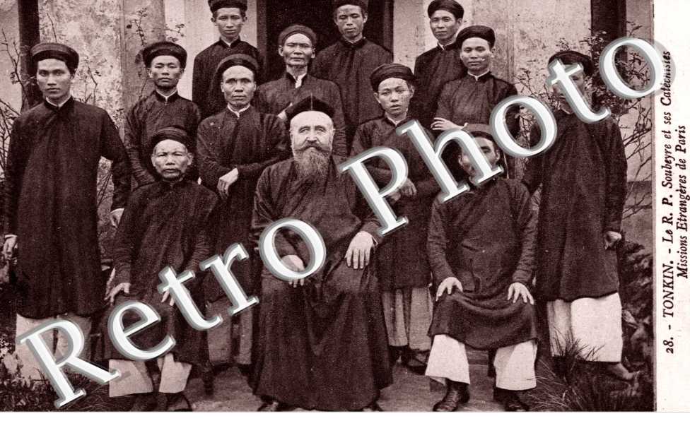 le R.P Soubeyre et ses Catechistes, Missions Etrangeres de Paris