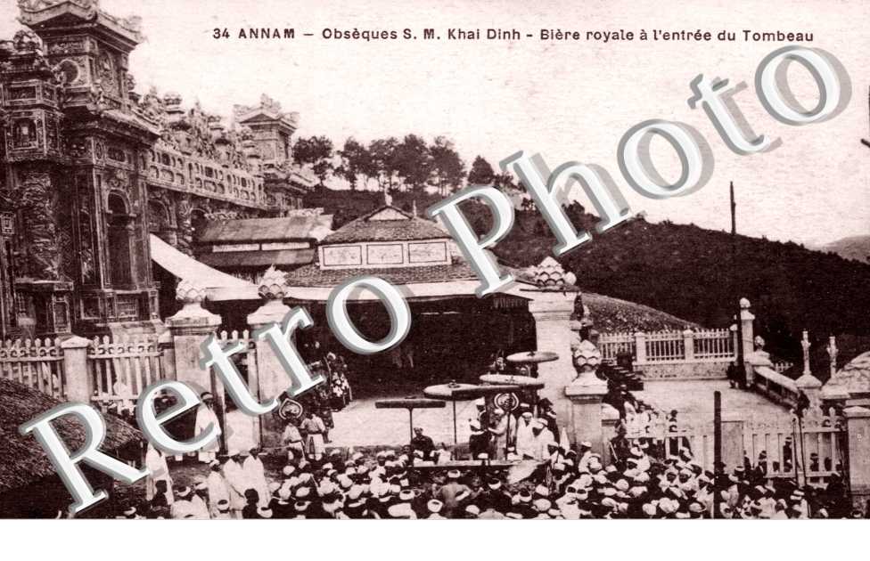 Obseques Sa Majeste M. Khai Dinh, Biere royale a l'entree du Tombeau