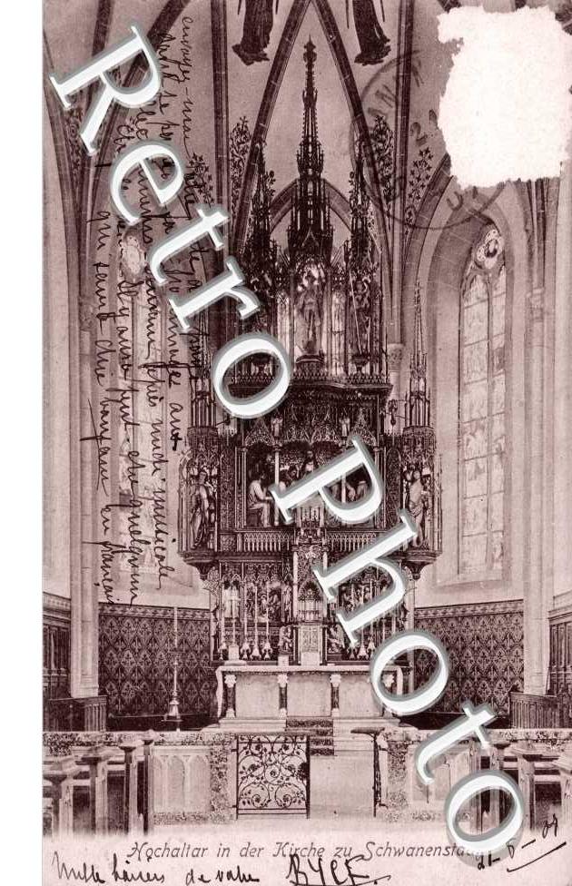 Hochaltar in der Kirche