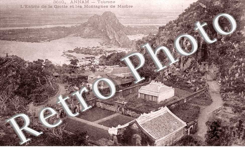 Entree de la Grotte et les Montagnes de Marbre