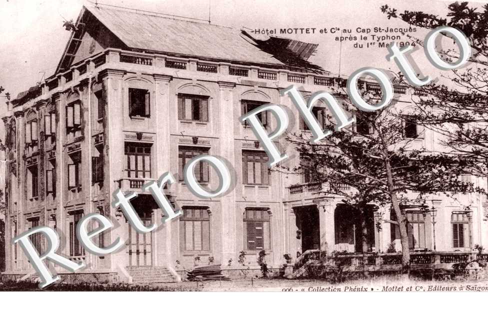 Hotel Mottet et Compagnie au Cap Saint-Jacques apres le Typhon en mai 1904