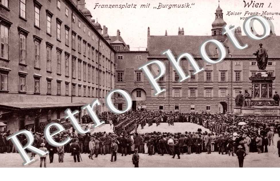 Franzensplatz mit Burgmusik