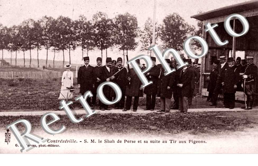 S. M. le Sha de Perse et sa suite au tir aux pigeons