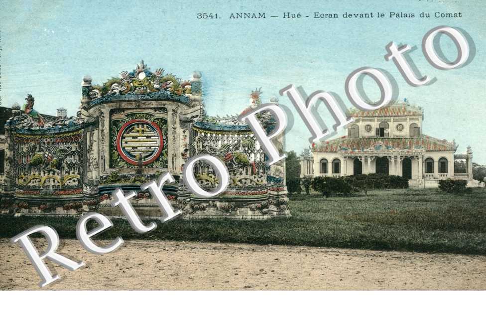 Annam, Ecran devant le Palais du Comat