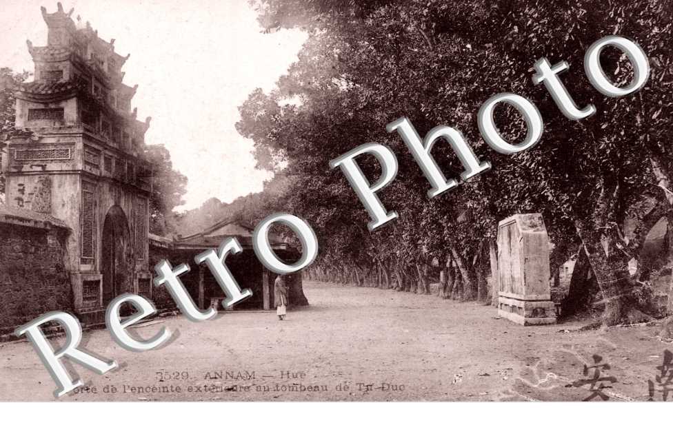 Annam, Porte de l'enceinte exterieure du Tombeau de Tu-Duc