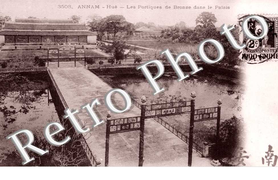 Annam, les Portiques de Bronze dans le Palais