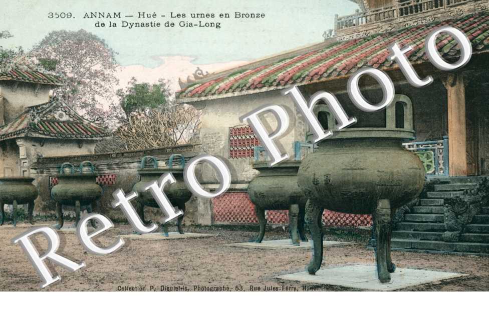 Annam, les Urnes en Bronze de la Dynastie de Gia-Long
